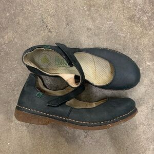 El Naturalista navy Mary Jane Shoes